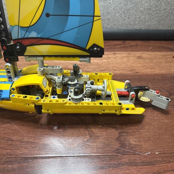 LEGO TECHNIC: Racing Yacht (42074) Complete - Picture 7 of 9
